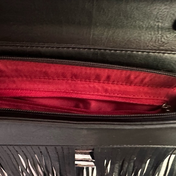 Cool motor chic fringe purse - Picture 4 of 5